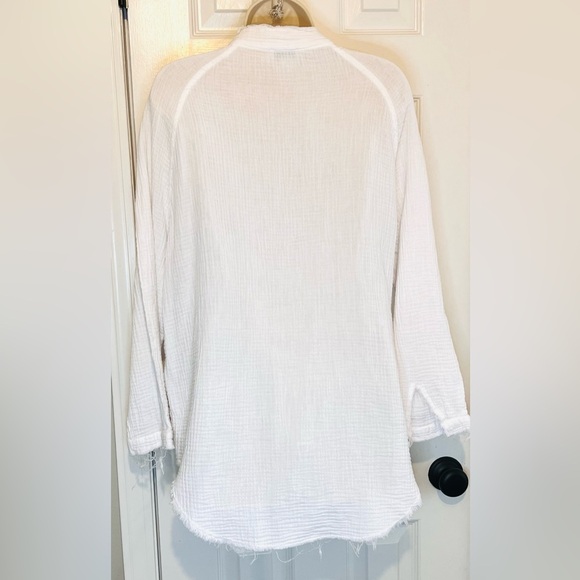 Urban Daizy Soft Gauzy Button Front Vintage Shirt Raw Frayed Hem Oversized Sz L - Picture 3 of 11
